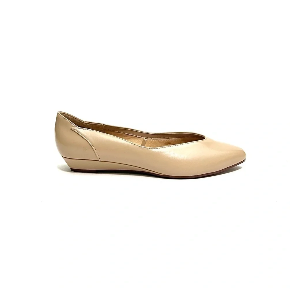 Vintage 1980s deadstock vegan beige leather slip on mini wedge heels